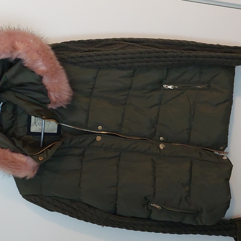 Is women's jacket in Olive w/ faux fur
